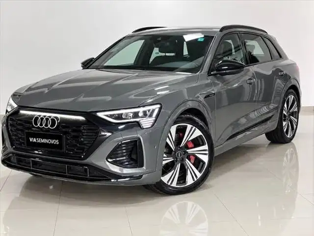 AUDI Q8 E-TRON 55 ELÉTRICO PERFORMANCE BLACK QUATTRO em Recife, PE
