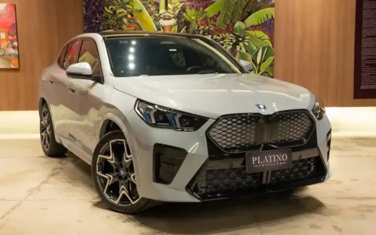 BMW iX2 64,8 KW ELÉTRICO XDRIVE30 M SPORT — foto 1 de 14