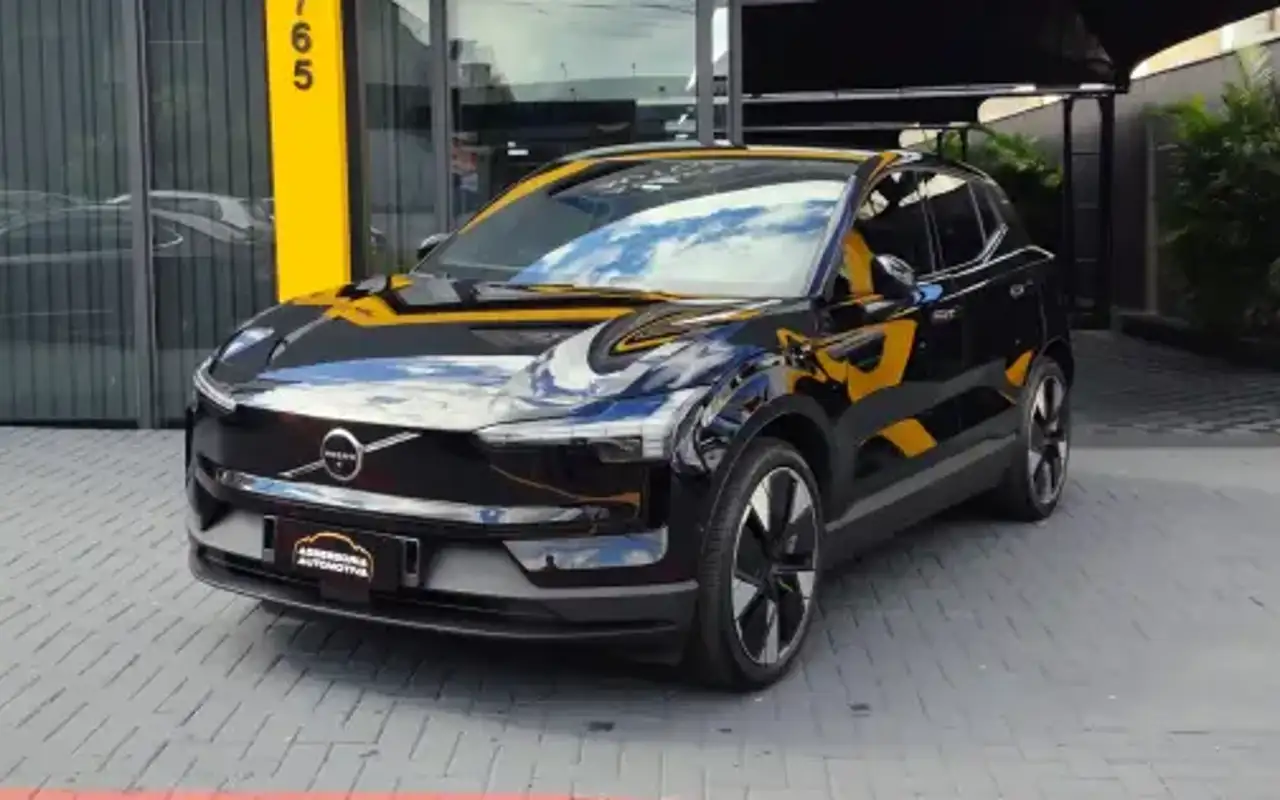 VOLVO EX30 69 KW ELÉTRICO ULTRA — foto 1 de 16