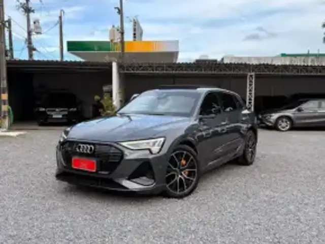 AUDI E-TRON ELÉTRICO PERFORMANCE BLACK QUATTRO em Recife, PE