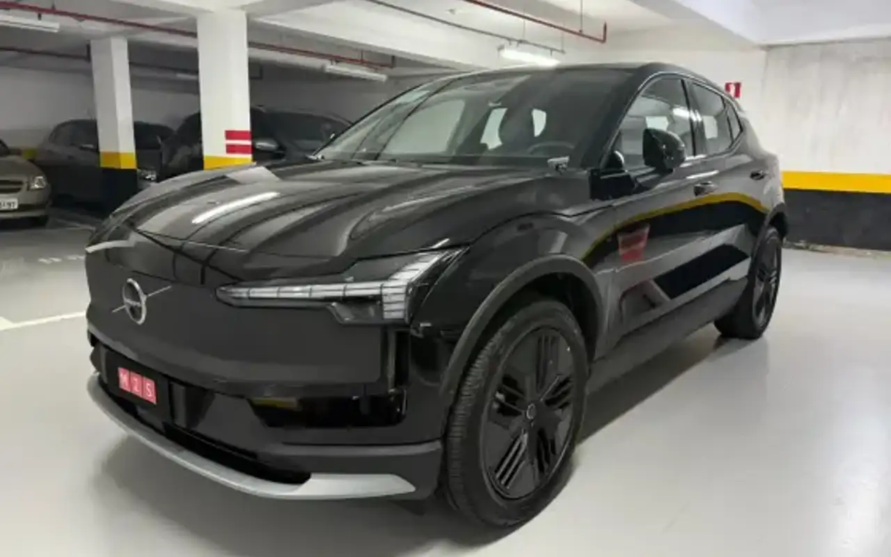 VOLVO EX30 69 KW ELÉTRICO CROSS COUNTRY — foto 1 de 18