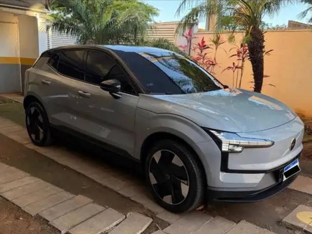 VOLVO EX30 69 KW ELÉTRICO ULTRA em Taubaté, SP
