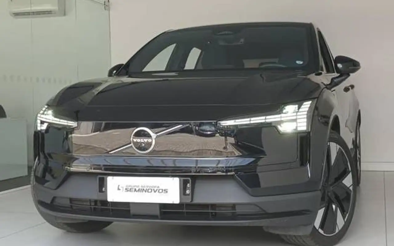 VOLVO EX30 69 KW ELÉTRICO ULTRA — foto 1 de 17