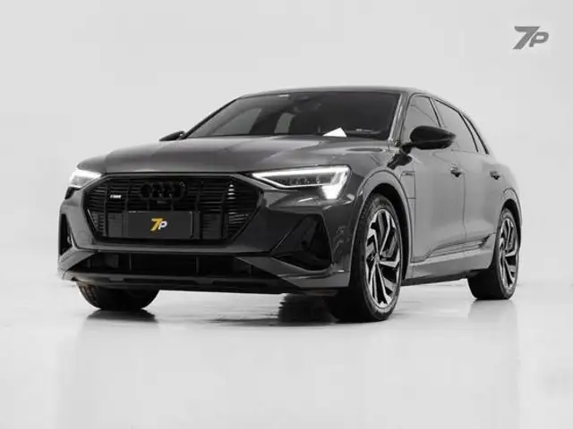 AUDI E-TRON ELÉTRICO PERFORMANCE BLACK QUATTRO em Curitiba, PR