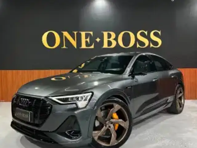 AUDI E-TRON ELÉTRICO PERFORMANCE BLACK QUATTRO em Goiânia, GO