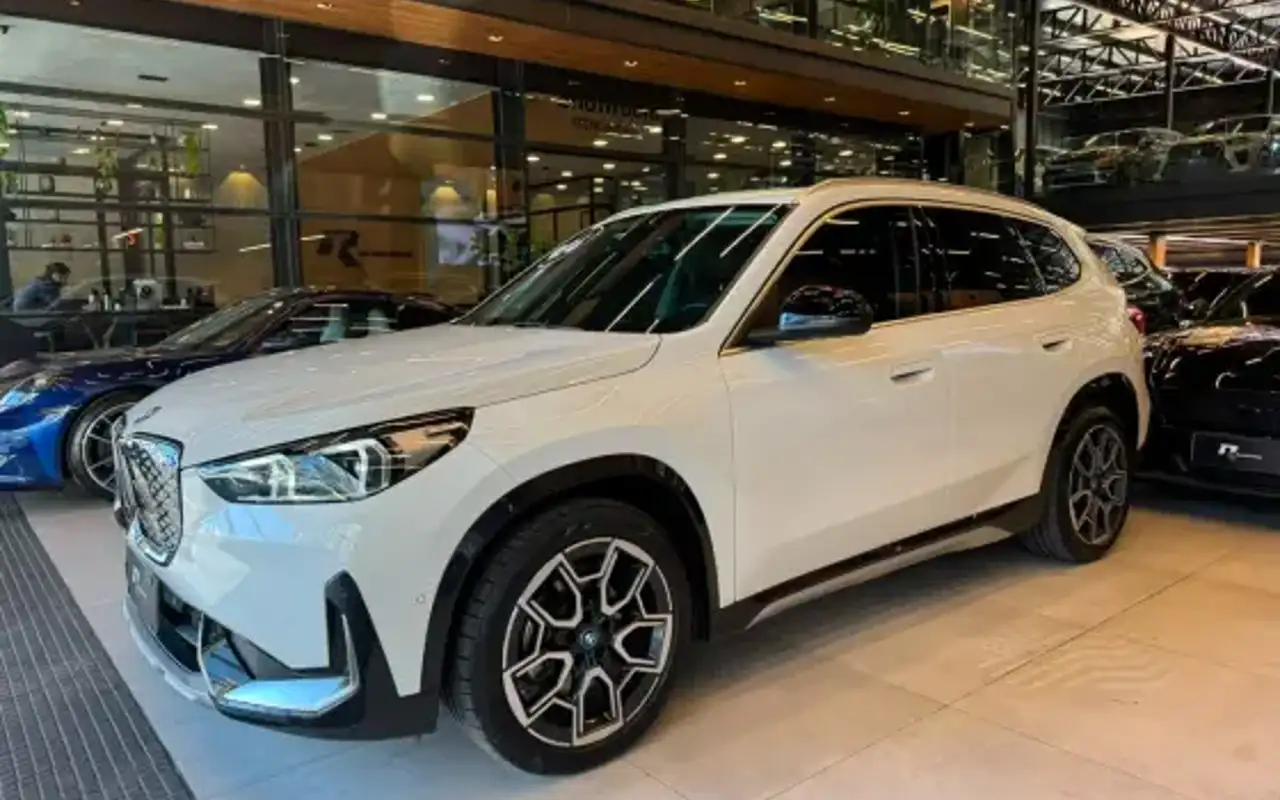 BMW iX1 ELÉTRICO eDRIVE20 X LINE — foto 1 de 19