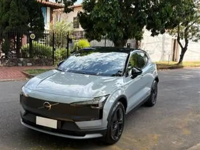 VOLVO EX30 69 KW ELÉTRICO CROSS COUNTRY em Belo Horizonte, MG