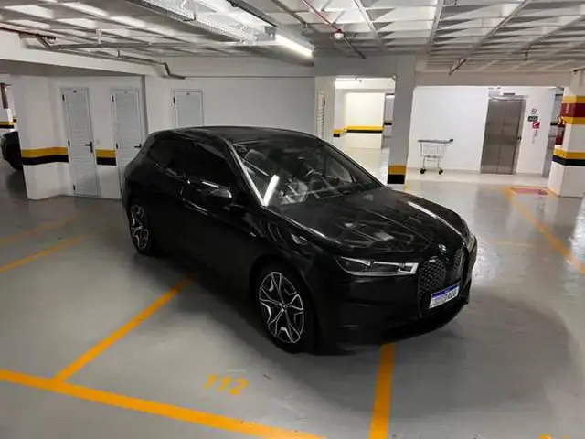 BMW iX ELÉTRICO XDRIVE40 em São José dos Campos, SP
