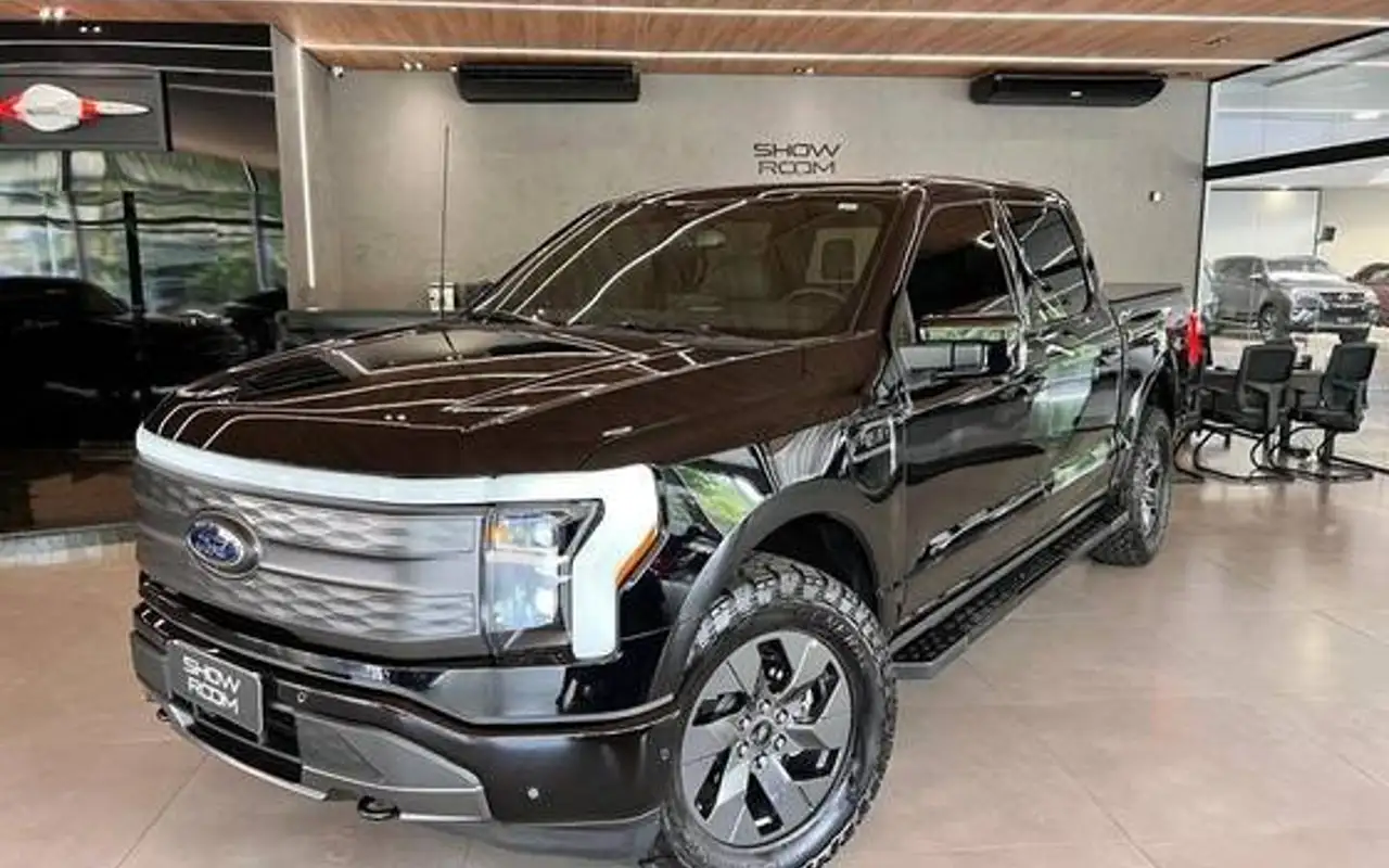 FORD F-150 ELÉTRICO LIGHTNING LARIAT — foto 1 de 20