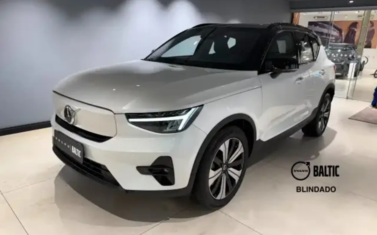 VOLVO XC40 P6 RECHARGE ELECTRIC PLUS — foto 1 de 13