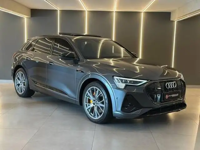 AUDI E-TRON ELÉTRICO PERFORMANCE BLACK QUATTRO em Campo Largo, PR