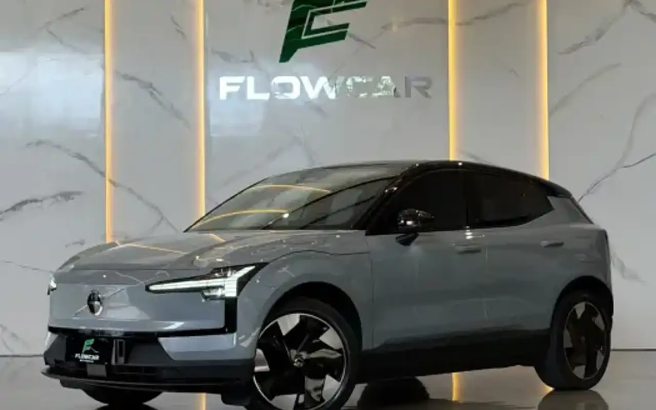 VOLVO EX30 69 KW ELÉTRICO PLUS — foto 1 de 17