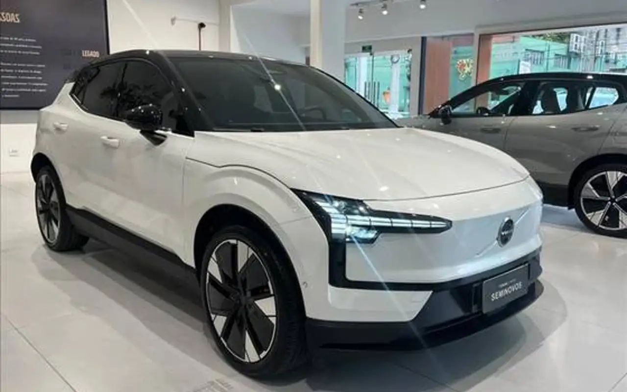 VOLVO EX30 69 KW ELÉTRICO ULTRA — foto 1 de 18
