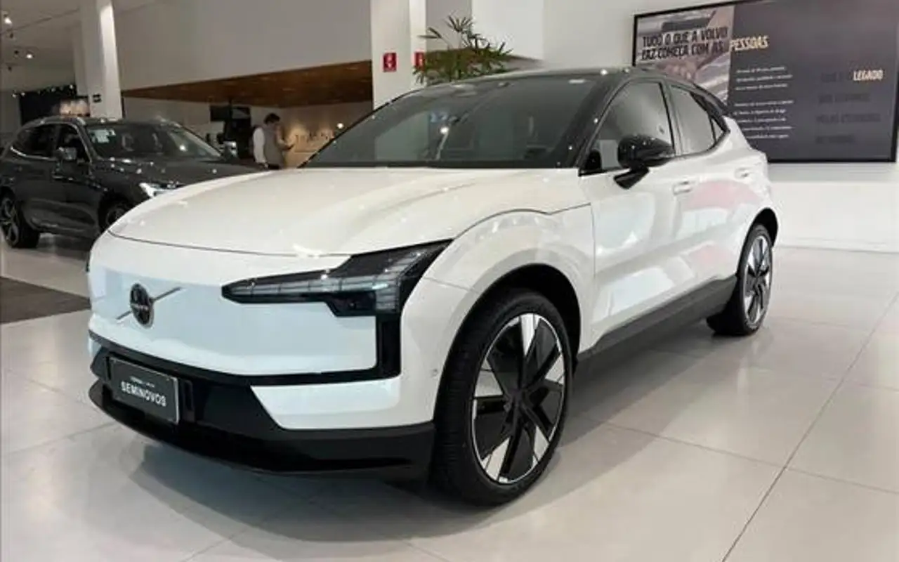 VOLVO EX30 69 KW ELÉTRICO ULTRA — foto 1 de 19