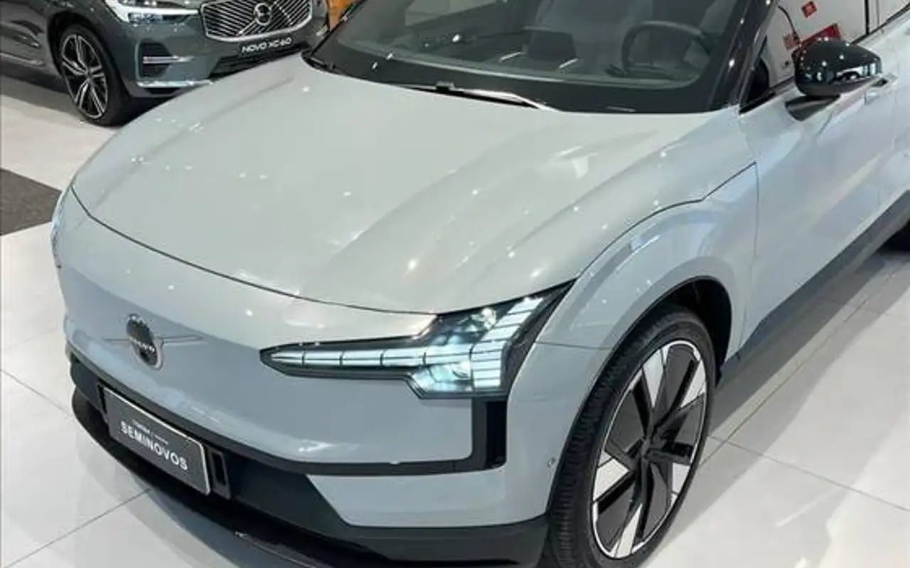 VOLVO EX30 69 KW ELÉTRICO ULTRA — foto 1 de 16