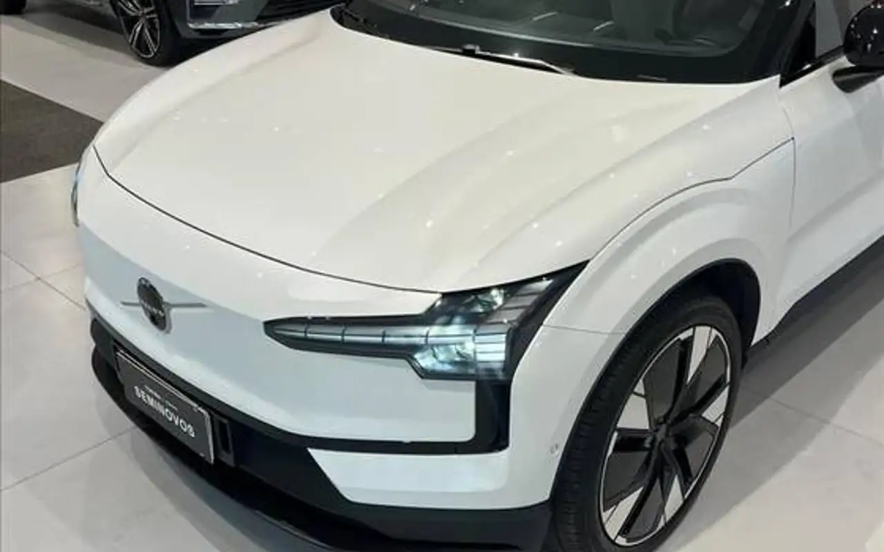 VOLVO EX30 69 KW ELÉTRICO ULTRA — foto 1 de 16