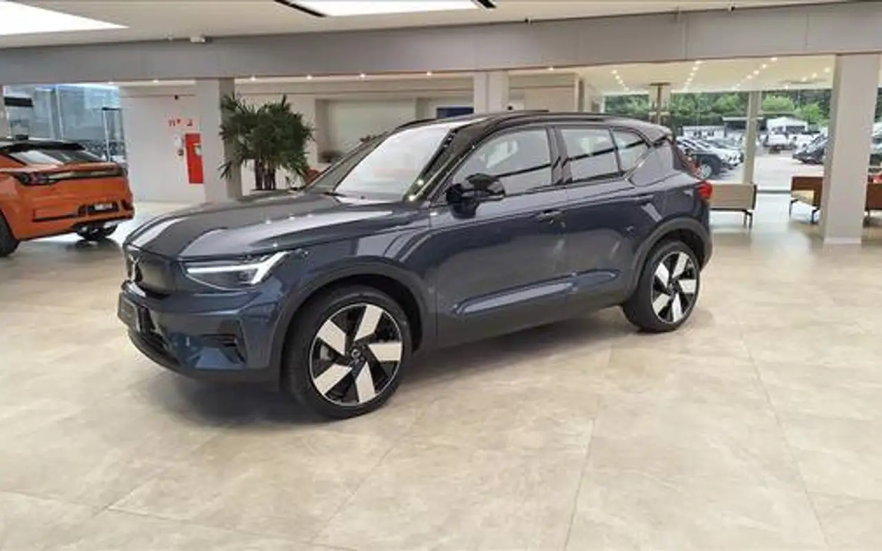 VOLVO EX40 P8 RECHARGE TWIN ELECTRIC ULTRA BLACK EDITION AWD — foto 1 de 20