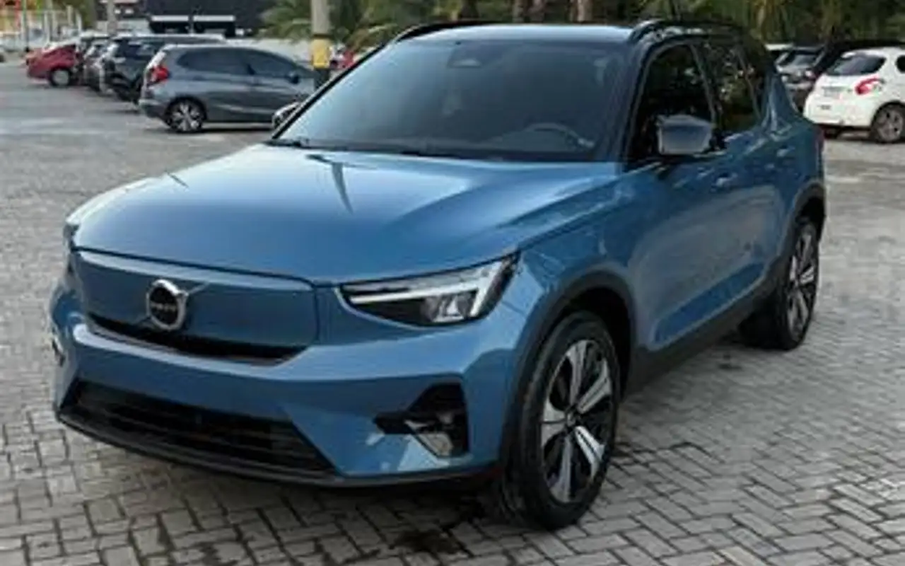 VOLVO XC40 P6 RECHARGE ELECTRIC PLUS — foto 1 de 8