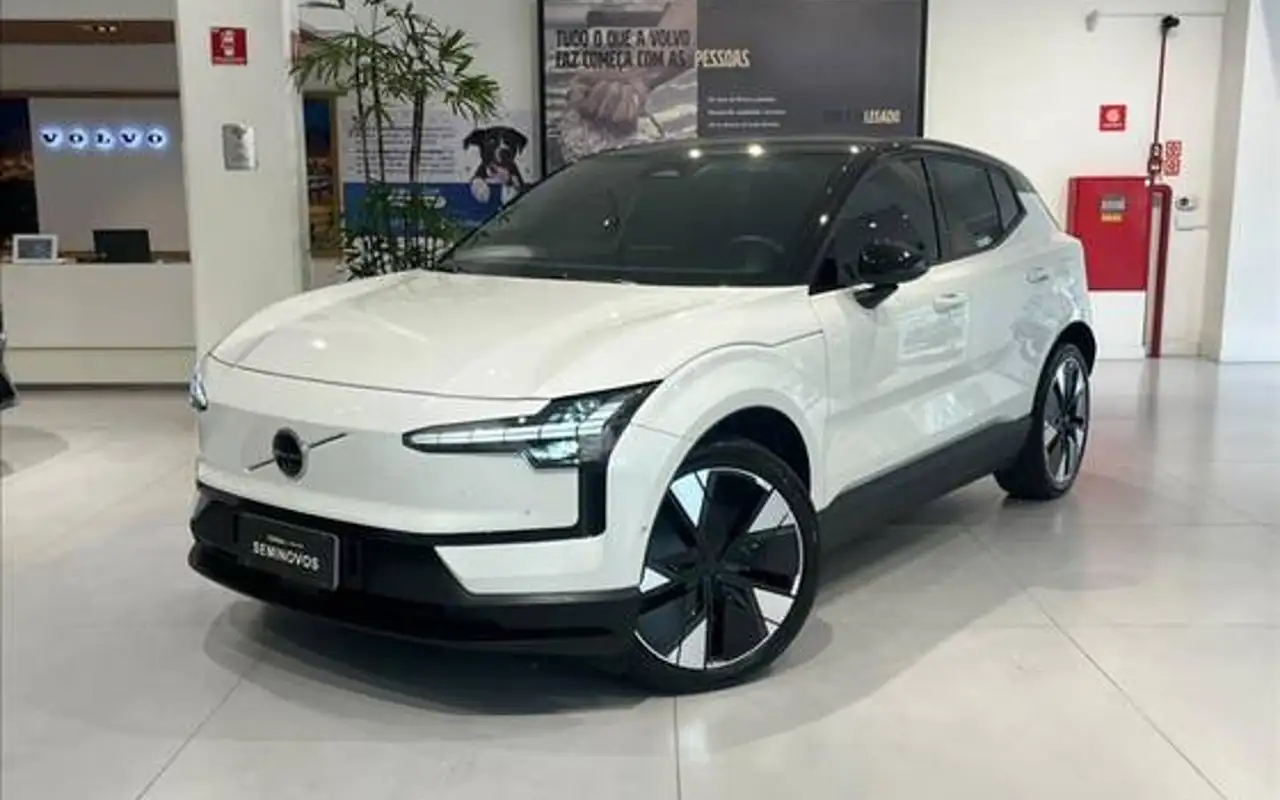 VOLVO EX30 69 KW ELÉTRICO ULTRA — foto 1 de 15