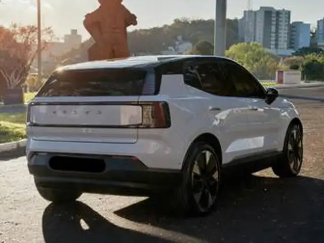 VOLVO EX30 69 KW ELÉTRICO ULTRA em Bento Gonçalves, RS