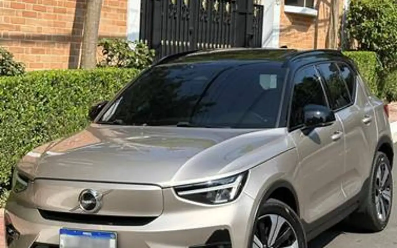 VOLVO XC40 P6 RECHARGE ELECTRIC PLUS — foto 1 de 8