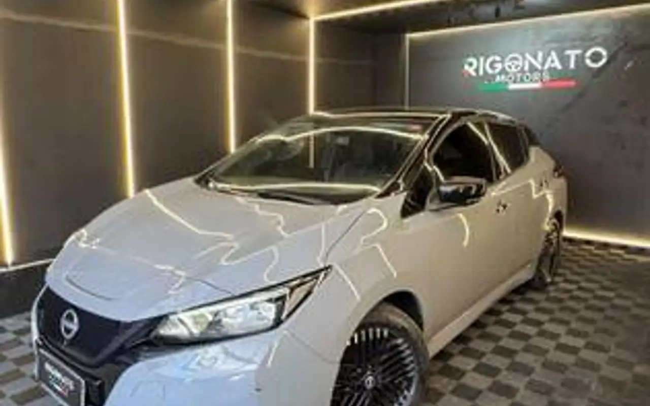 NISSAN LEAF B12P 40 ELÉTRICO — foto 1 de 10