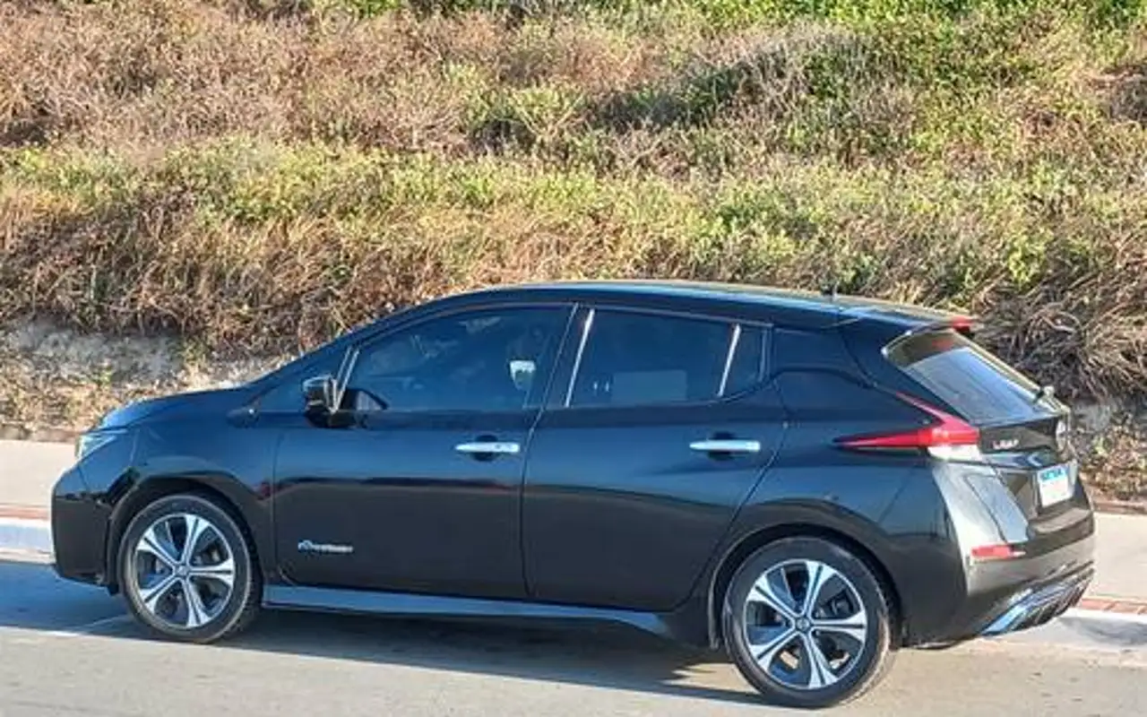 NISSAN LEAF B12P 40 ELÉTRICO — foto 1 de 7