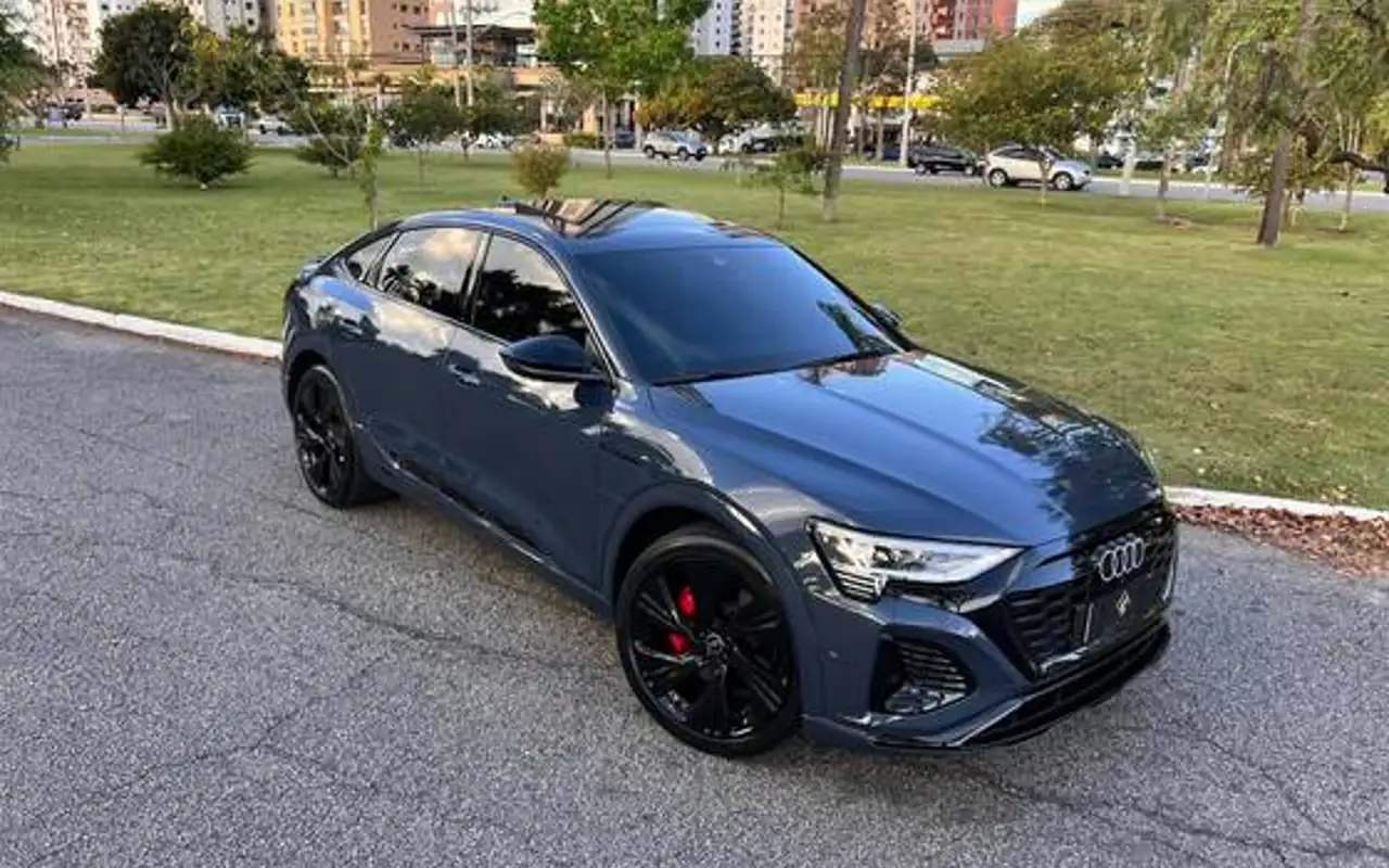 AUDI Q8 E-TRON 55 ELÉTRICO SPORTBACK PERFORMANCE BLACK QUATTRO — foto 1 de 8