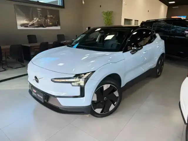 VOLVO EX30 69 KW ELÉTRICO PLUS em Araxá, MG