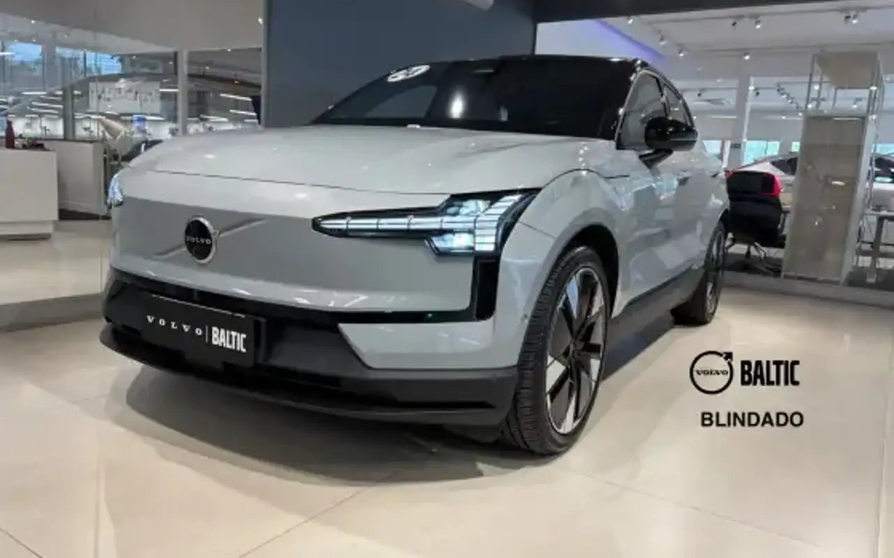VOLVO EX30 69 KW ELÉTRICO ULTRA — foto 1 de 11