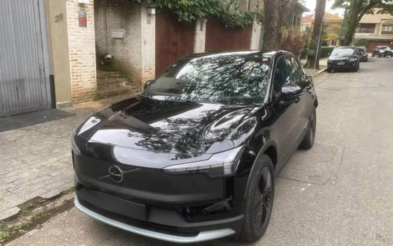 VOLVO EX30 69 KW ELÉTRICO CROSS COUNTRY — foto 1 de 8
