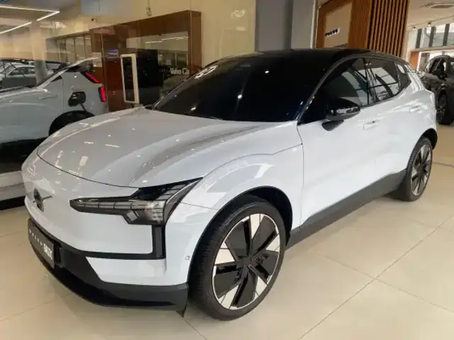 VOLVO EX30 69 KW ELÉTRICO ULTRA em Santos, SP