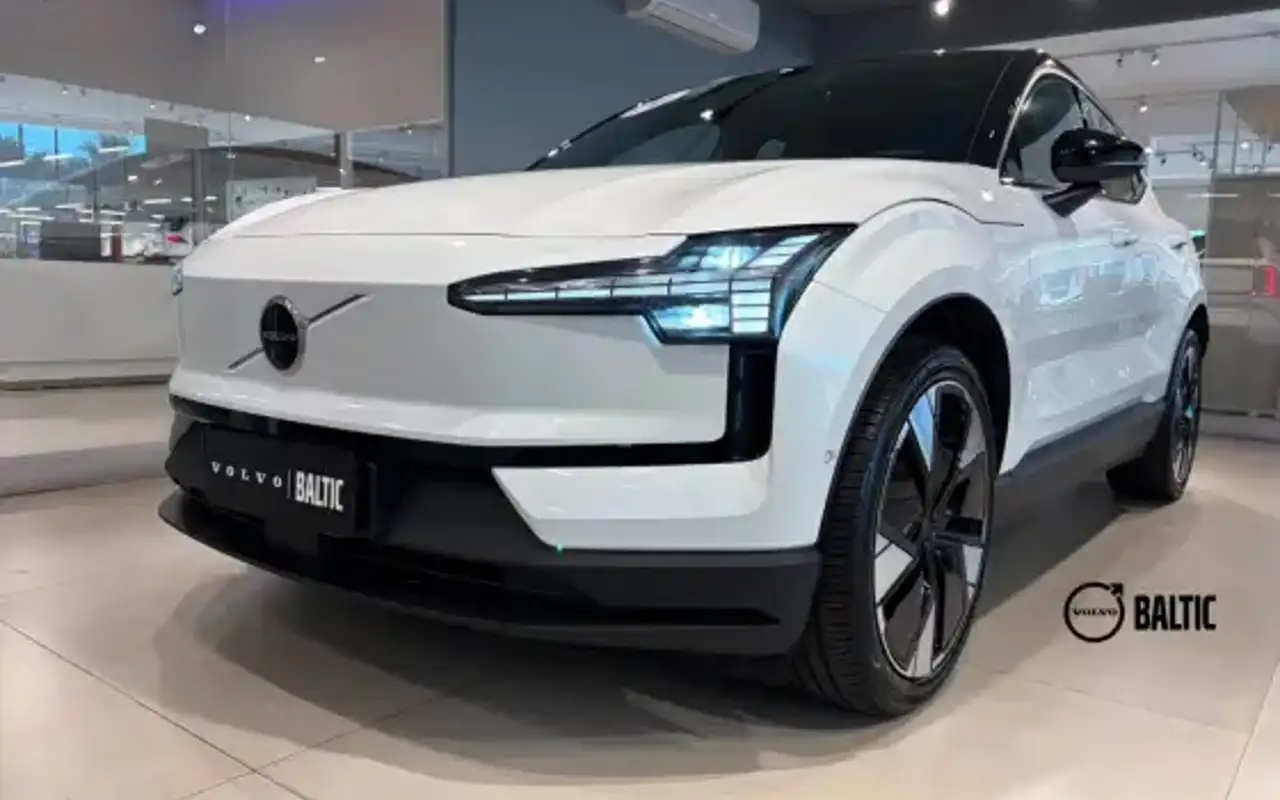 VOLVO EX30 69 KW ELÉTRICO ULTRA — foto 1 de 11