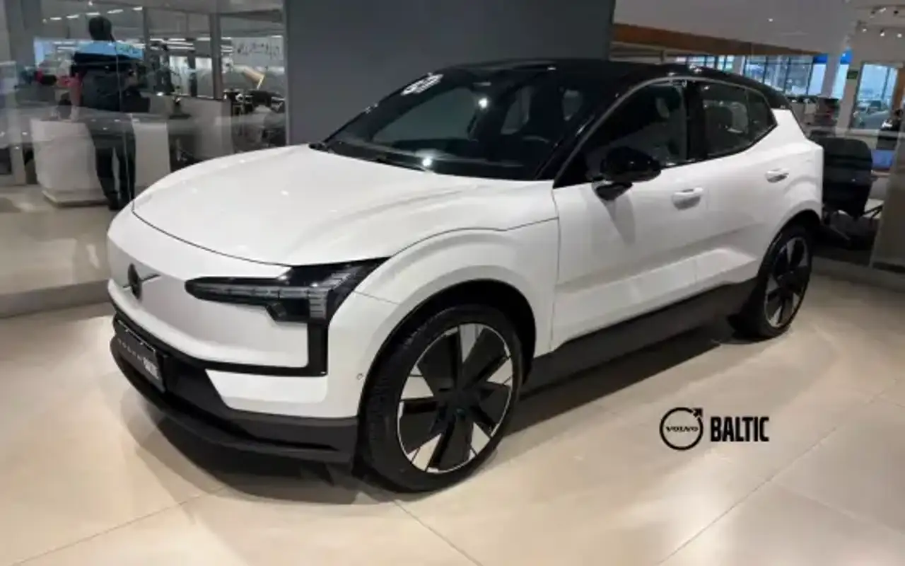 VOLVO EX30 69 KW ELÉTRICO ULTRA — foto 1 de 12