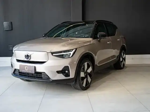 VOLVO XC40 P8 RECHARGE TWIN ELECTRIC ULTIMATE AWD em Goiânia, GO