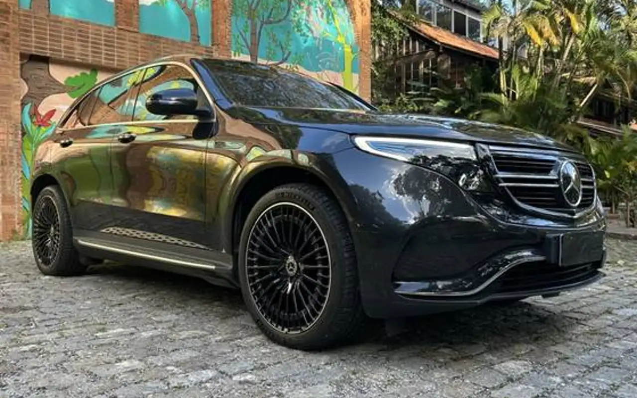MERCEDES-BENZ EQC 400 AMG LINE 4MATIC ELÉTRICO — foto 1 de 20