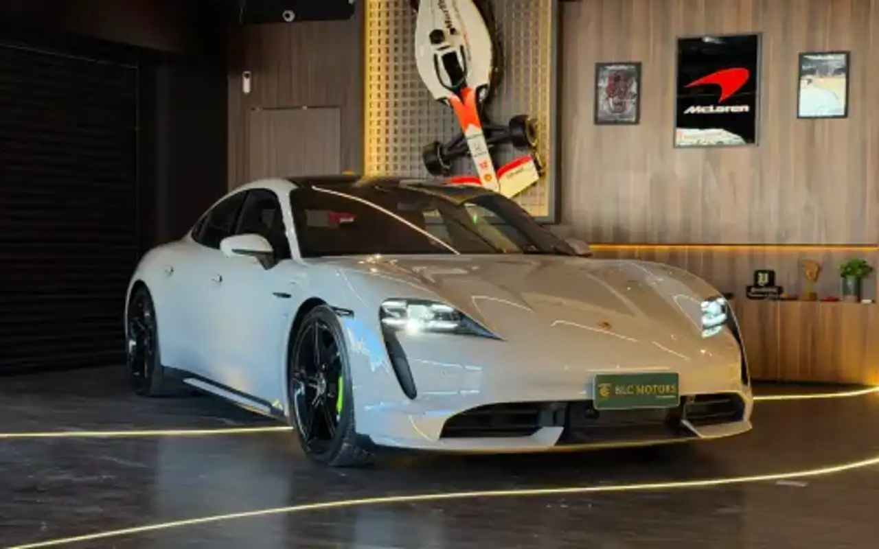 PORSCHE TAYCAN TURBO ELÉTRICO — foto 1 de 16