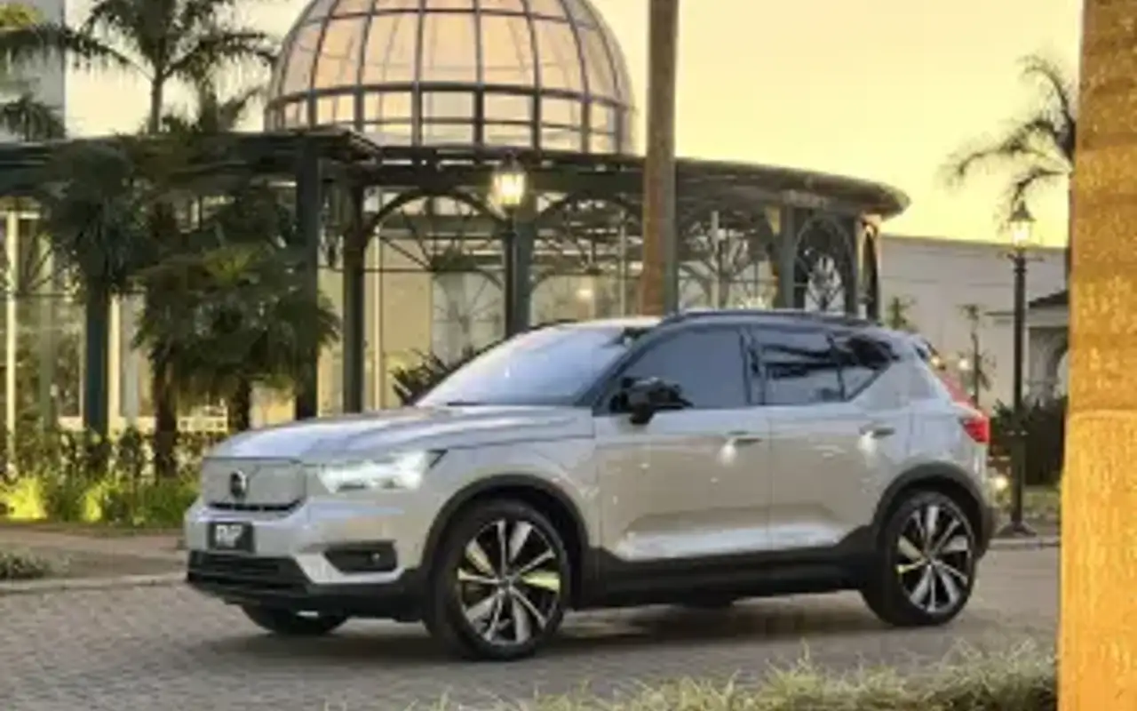 VOLVO XC40 P8 RECHARGE ELECTRIC BEV PURE AWD — foto 1 de 8