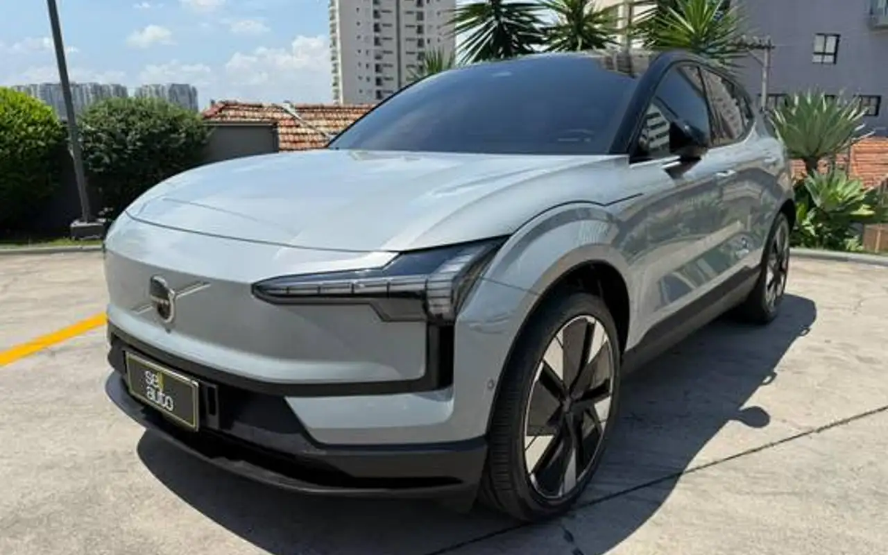 VOLVO EX30 69 KW ELÉTRICO ULTRA — foto 1 de 11