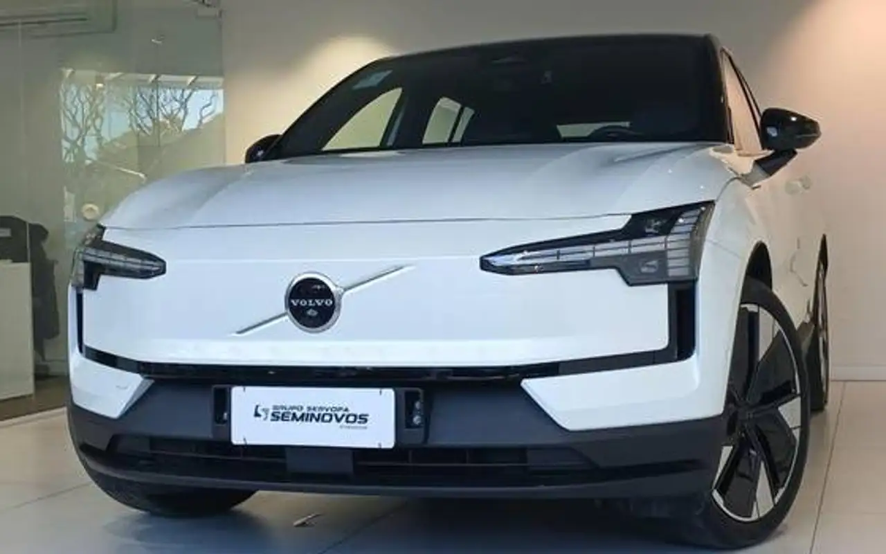 VOLVO EX30 69 KW ELÉTRICO ULTRA — foto 1 de 18
