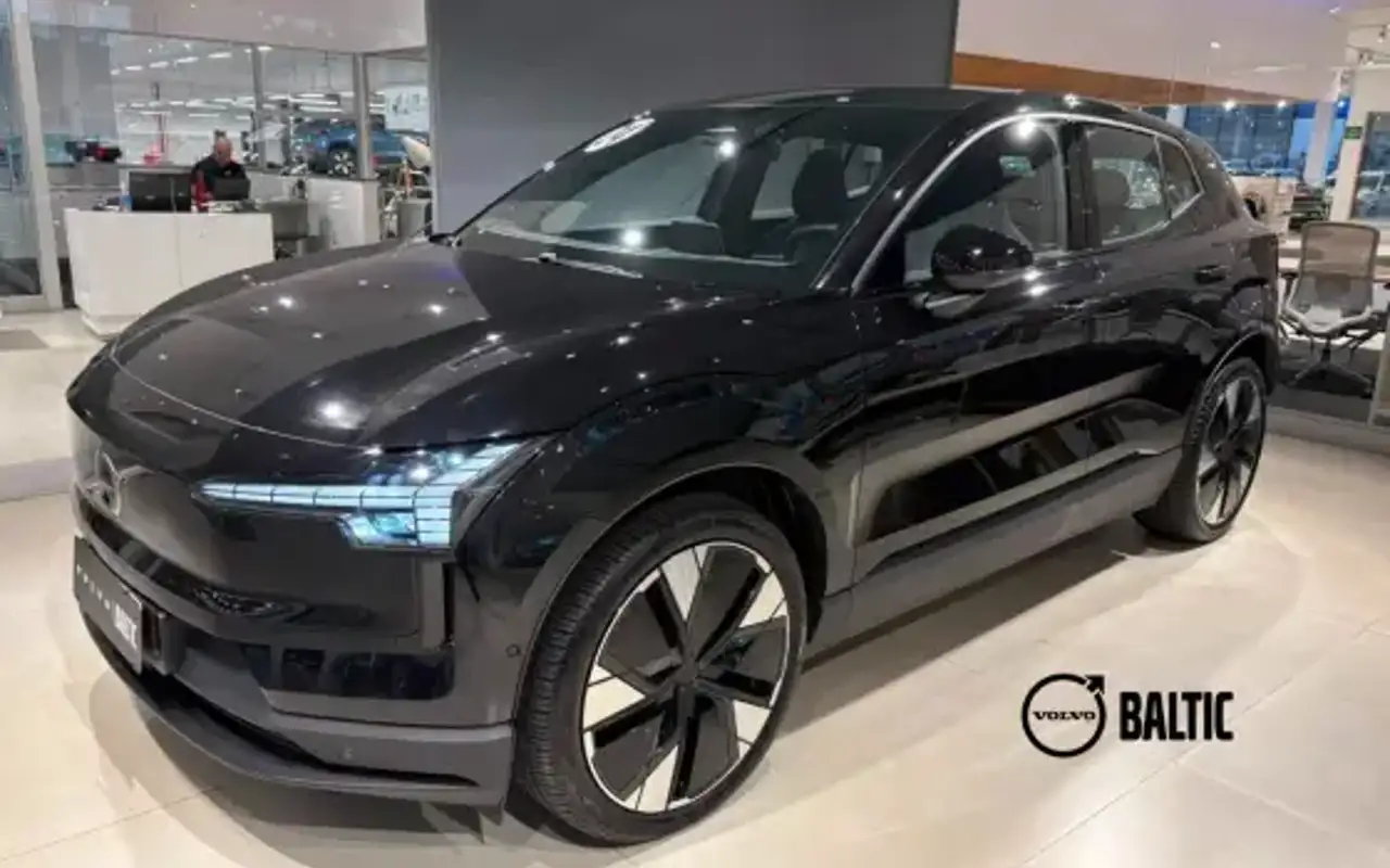 VOLVO EX30 69 KW ELÉTRICO ULTRA — foto 1 de 12