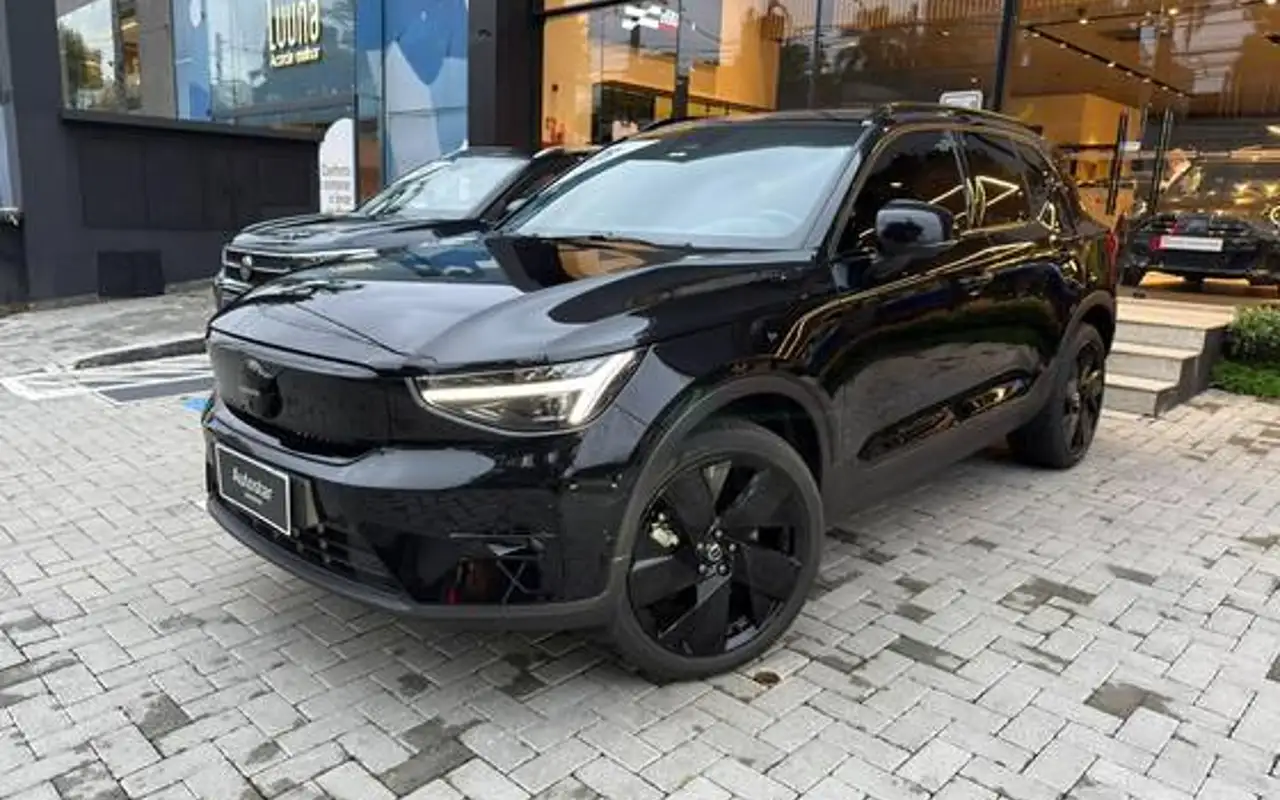 VOLVO EX40 P8 RECHARGE TWIN ELECTRIC ULTRA BLACK EDITION AWD — foto 1 de 8