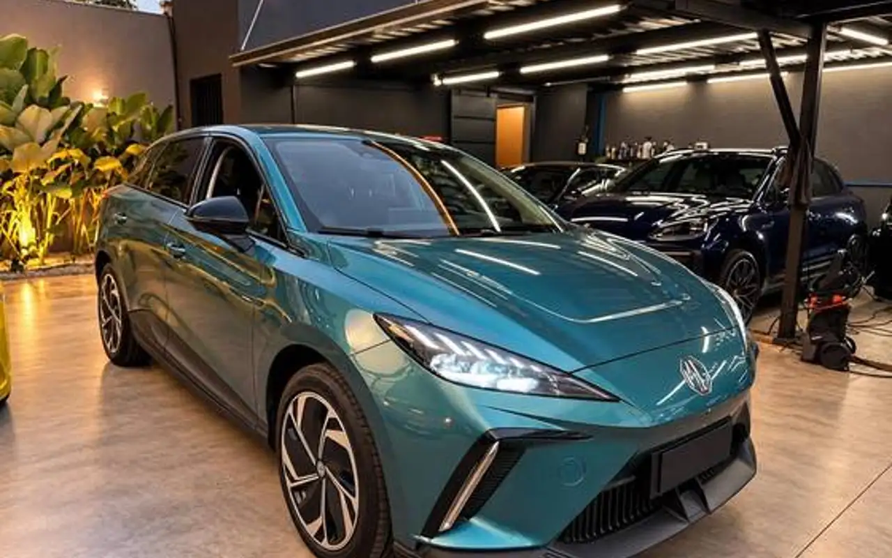 MG 4 64 KW ELÉTRICO LUXURY — foto 1 de 8