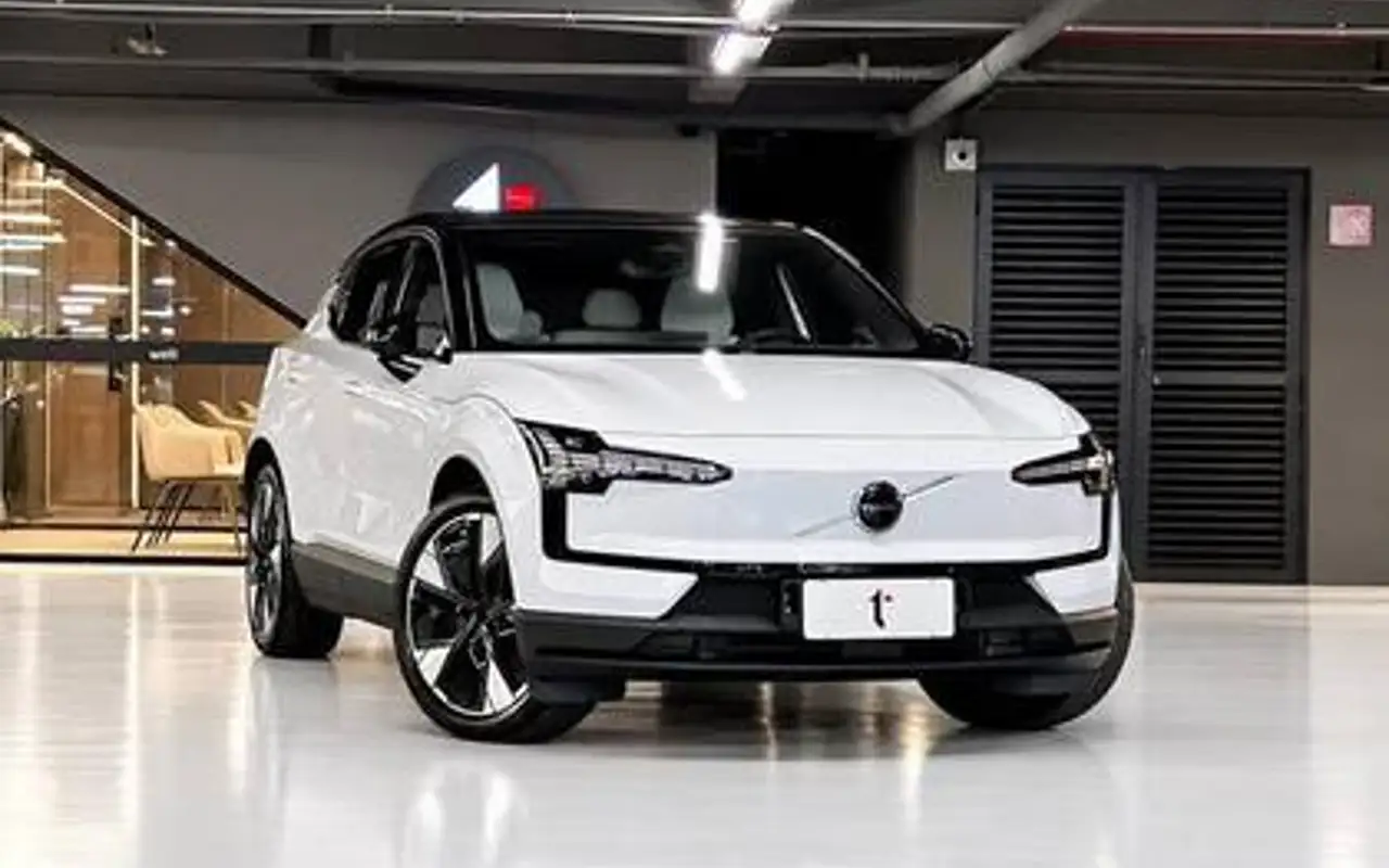 VOLVO EX30 69 KW ELÉTRICO ULTRA — foto 1 de 20