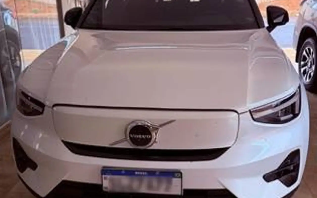 VOLVO XC40 P6 RECHARGE ELECTRIC PLUS — foto 1 de 6