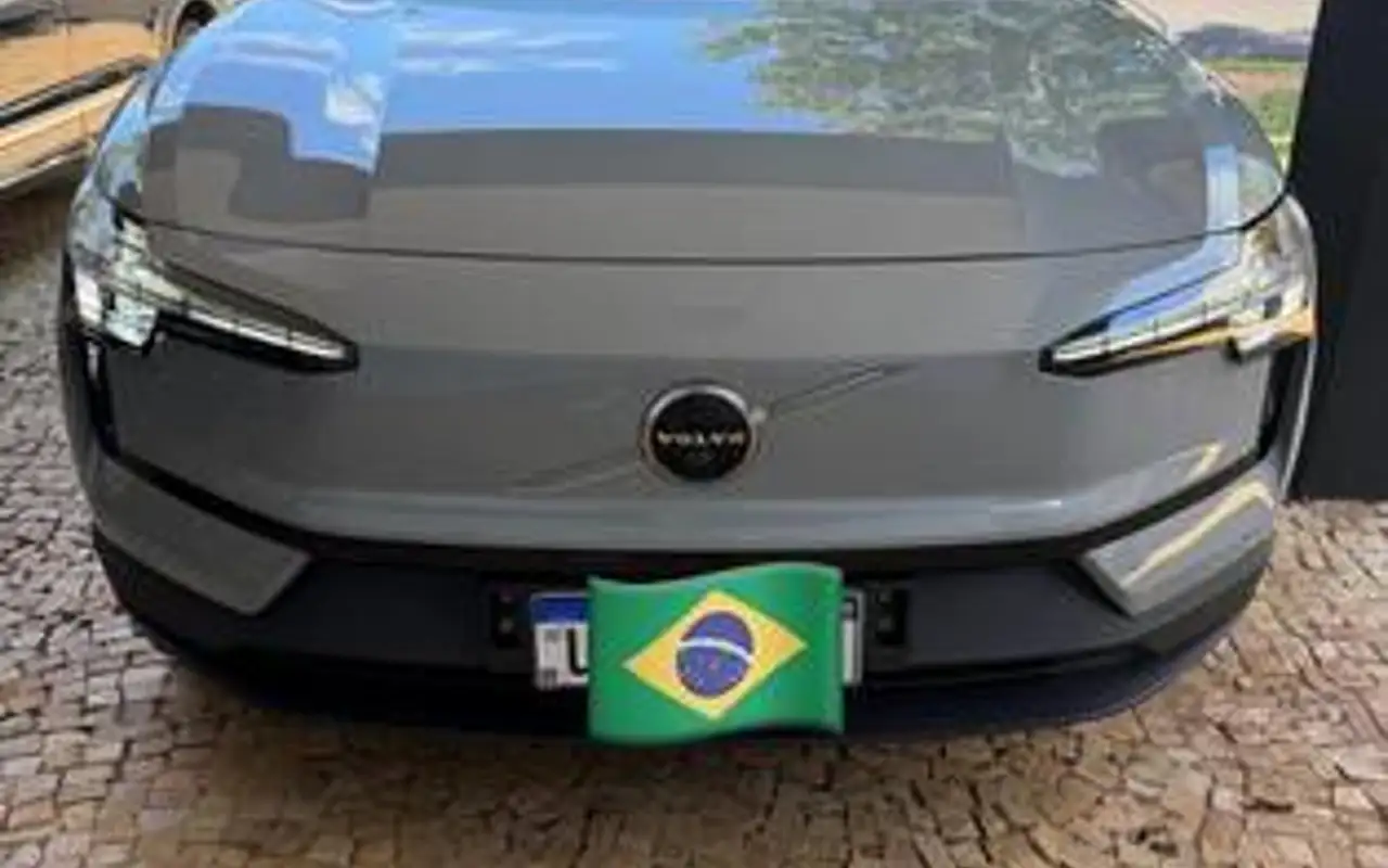 VOLVO EX30 69 KW ELÉTRICO ULTRA — foto 1 de 8