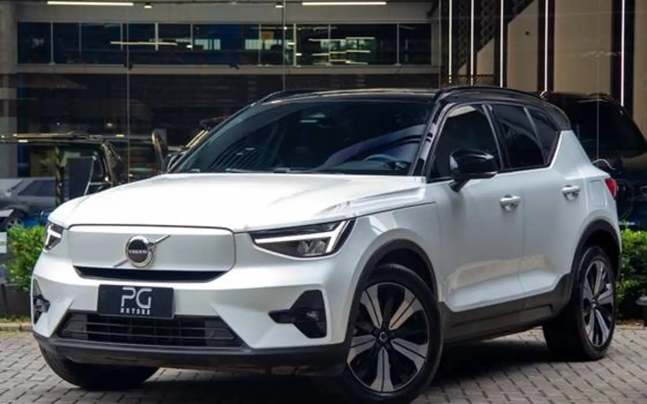 VOLVO XC40 P6 RECHARGE ELECTRIC PLUS — foto 1 de 16