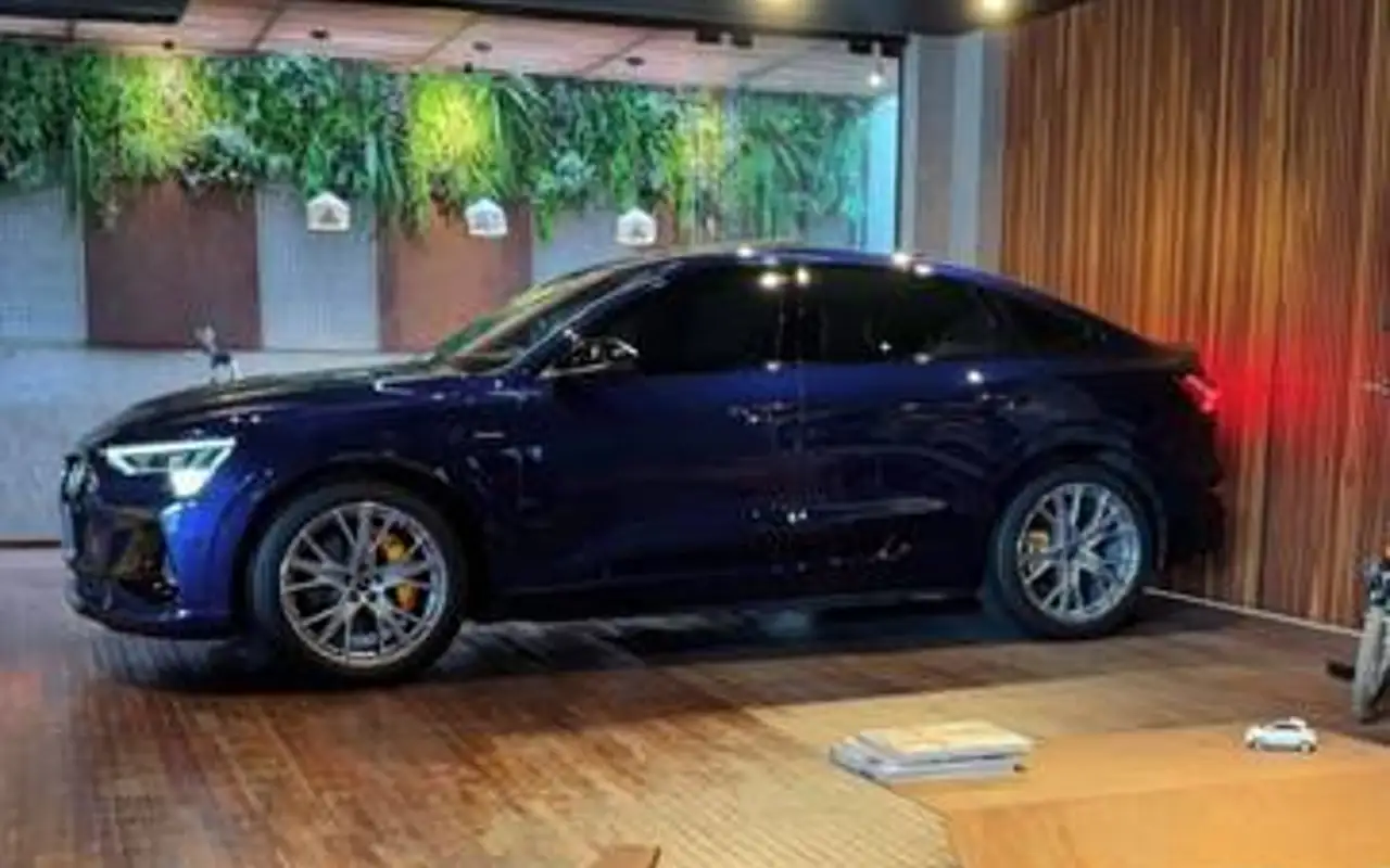 AUDI E-TRON ELÉTRICO SPORTBACK PERFORMANCE BLACK QUATTRO — foto 1 de 8