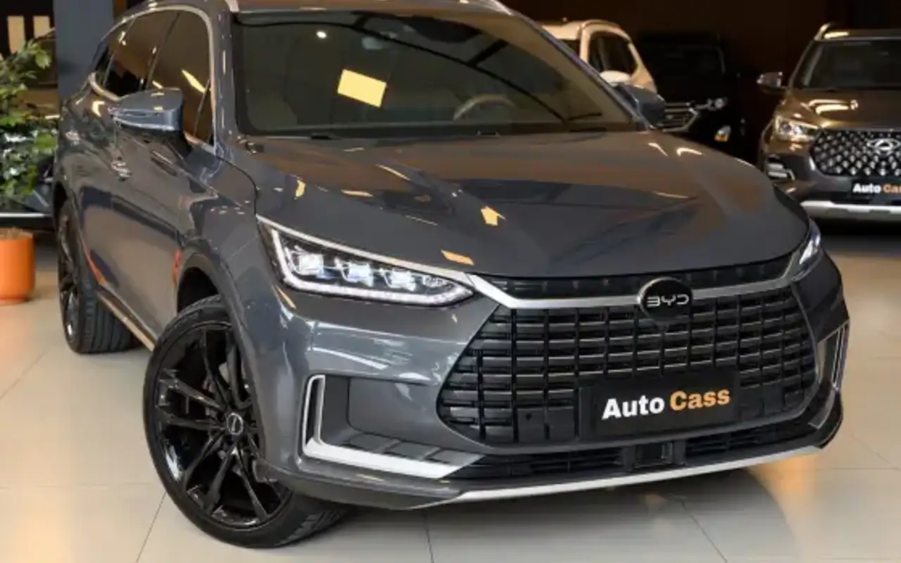 BYD TAN ELÉTRICO AWD — foto 1 de 10