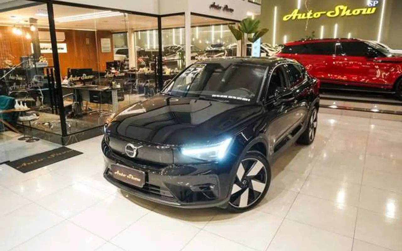 VOLVO C40 P8 RECHARGE PURE ELECTRIC AWD — foto 1 de 20